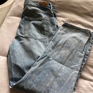 American Eagle Light washed mom jeans